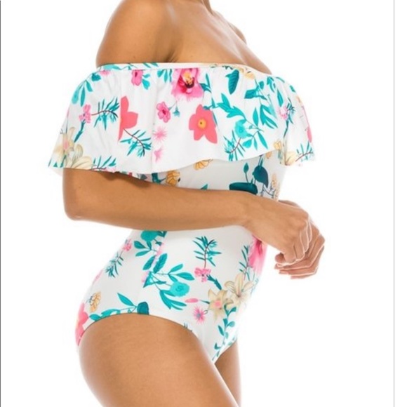 🌟Sale🌟Ruffle Top Swimsuit - Picture 2 of 3